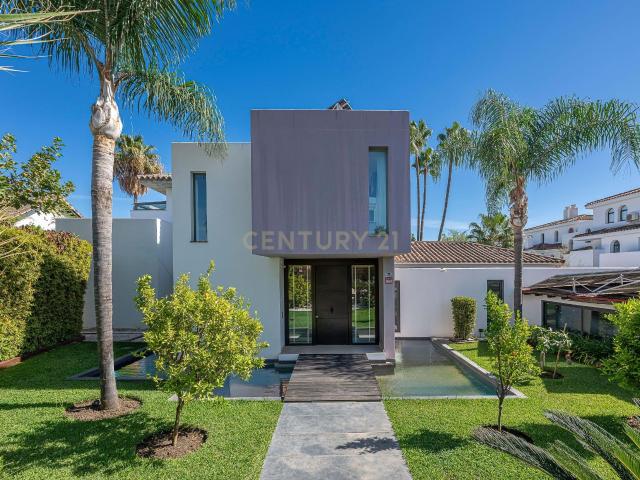 Villa de Lujo en Venta, Costalita Estepona