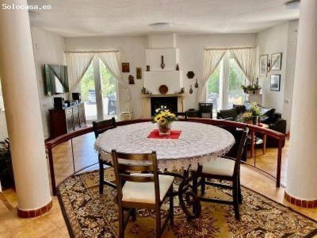 Villa de Lujo en Venta en Callosa dEn Sarria, Alicante