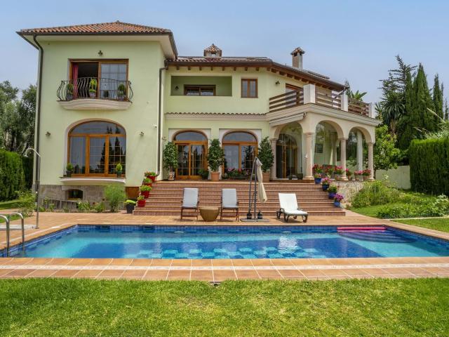Villa de lujo en venta en El Rosario – Marbella