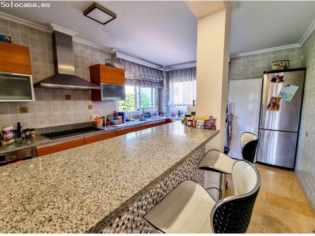 Villa de Lujo en Venta en Torrevieja, Alicante