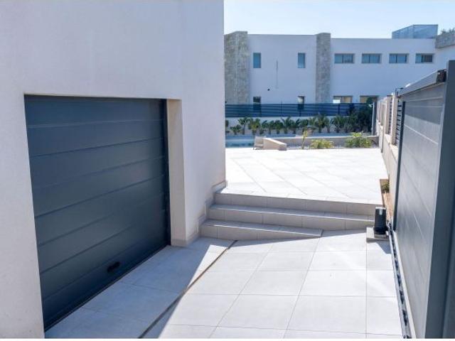 Villa de Lujo en Venta en Torrevieja, Alicante