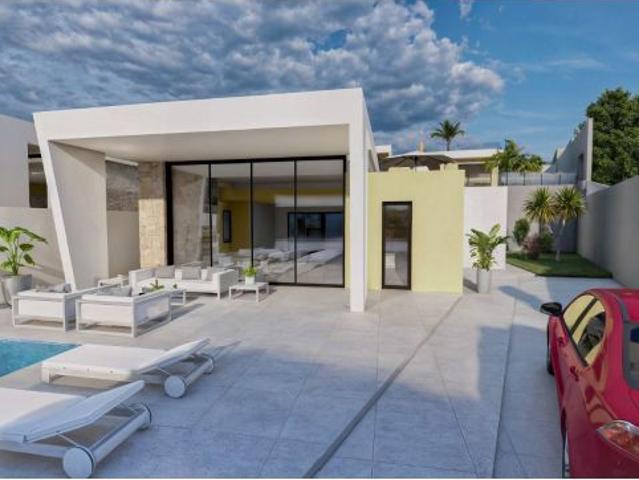 Villa de Lujo en Venta en Torrevieja, Alicante