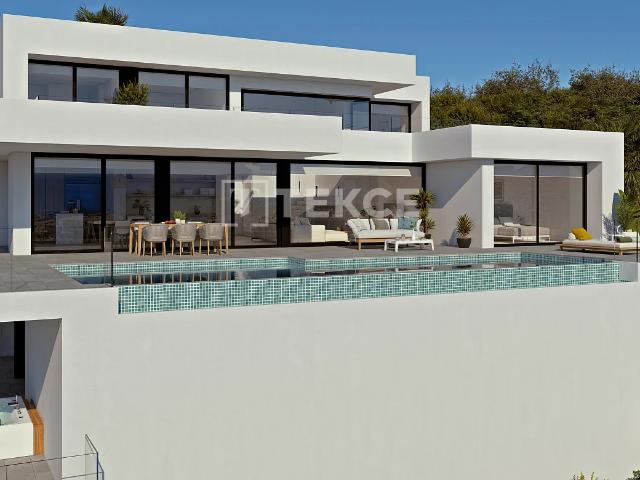 Villa de Lujo Independiente con Vistas al Mar en Cumbre del Sol
