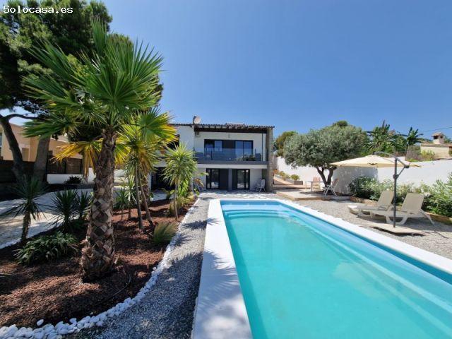 Villa de lujo renovada con piscina a solo 700 m de la playa en Calpe