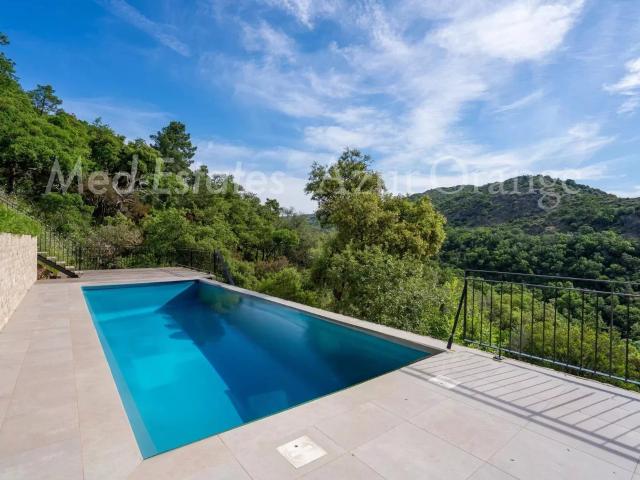 Villa de luxe avec belles vues dégagées 223m² Grimaud