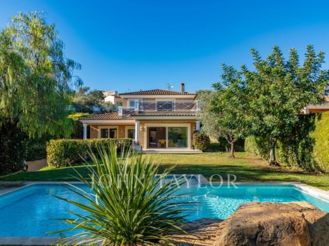 Villa de Luxe avec Piscine à Antibes