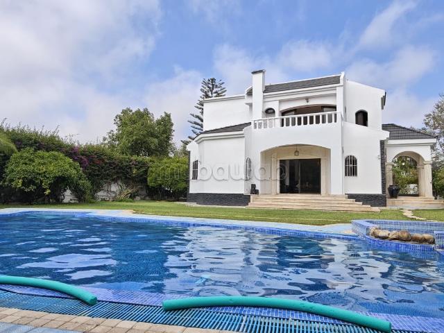 Villa de luxe à louer à Souissi. 6 pièces confortables. Bien meublé