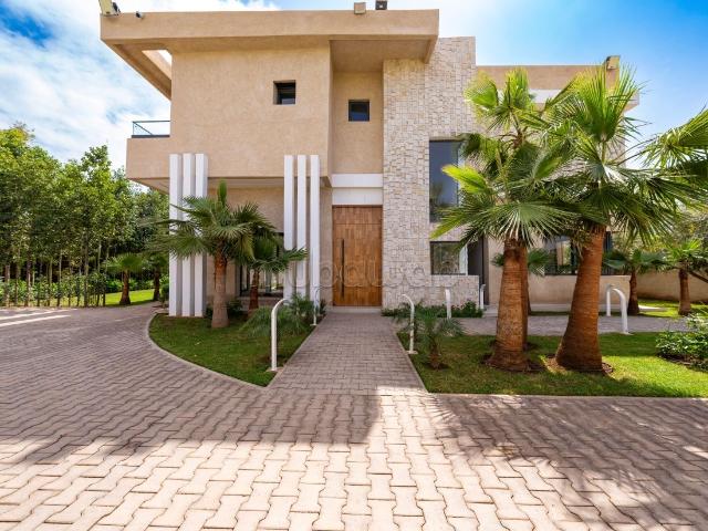 Villa de luxe à louer avec jacuzzi chauffé Superficie 400 m². Meublé