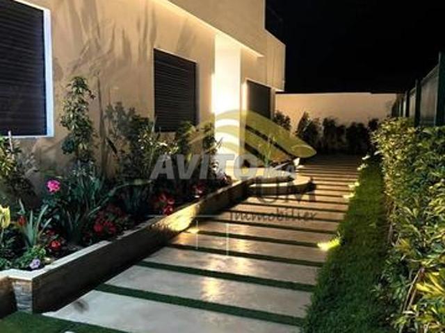 Villa de luxe à vendre à El Menzeh