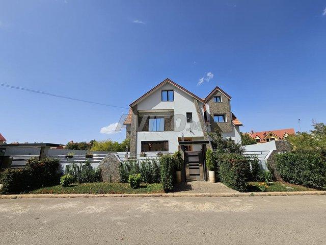 Villa de Luxe à Vendre Quartier Belle Vue, Ifrane