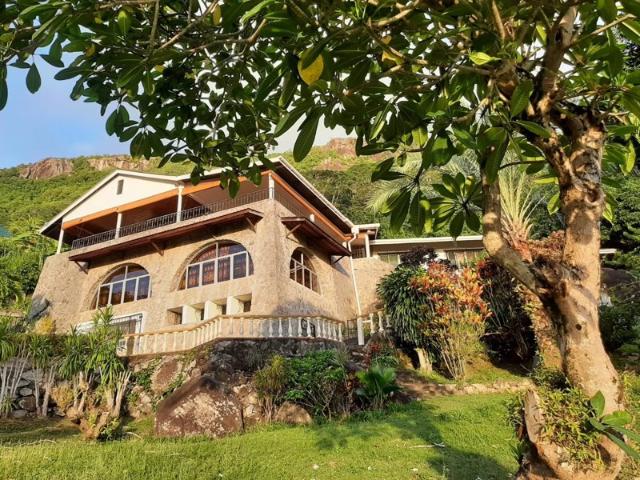 Villa luxe vue mer à vendre Mahé Seychelles – 410 m²