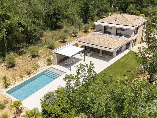 Villa de luxe dans le domaine de Terre Blanche. 240m² Tourrettes