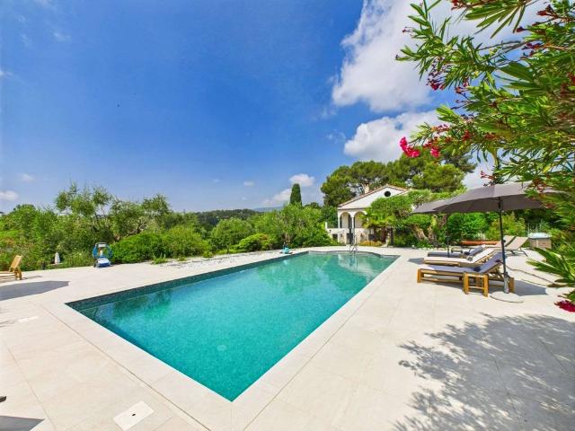 Villa de luxe de 17 pièces en vente Roquefort les Pins, Provence Alpes Côte d'Azur