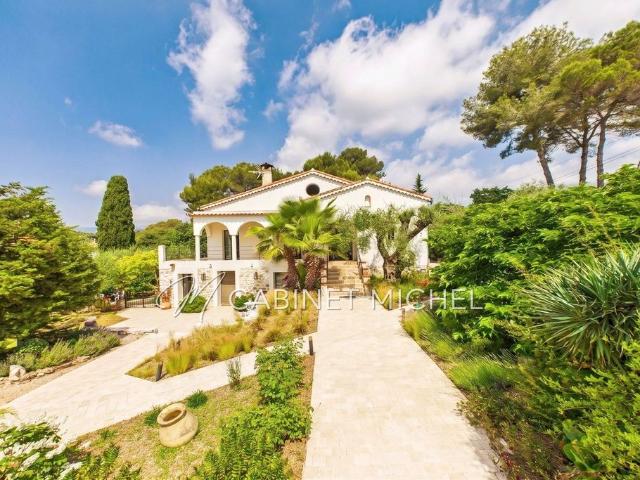 Villa de luxe de 17 pièces en vente Roquefort les Pins, Provence Alpes Côte d'Azur