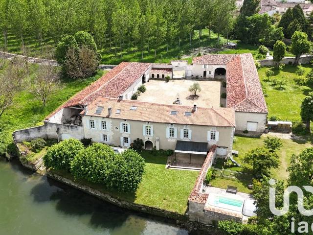 Villa de luxe de 10 pièces en vente Bourg Charente, Nouvelle Aquitaine