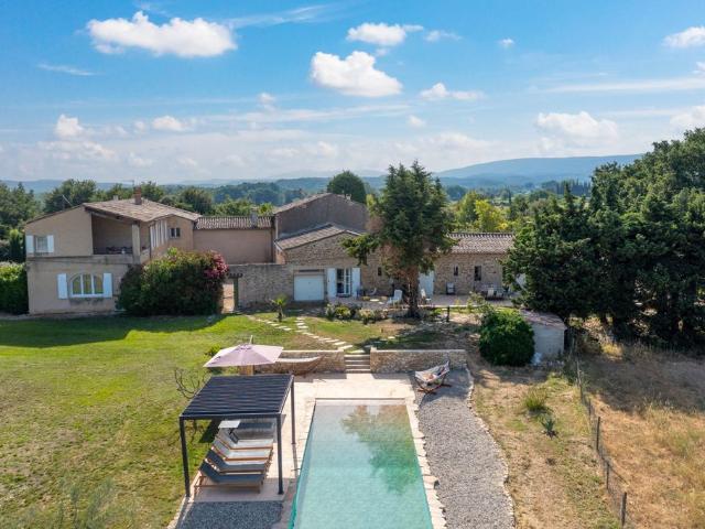 Villa de luxe de 10 pièces en vente Maubec, Provence Alpes Côte d'Azur