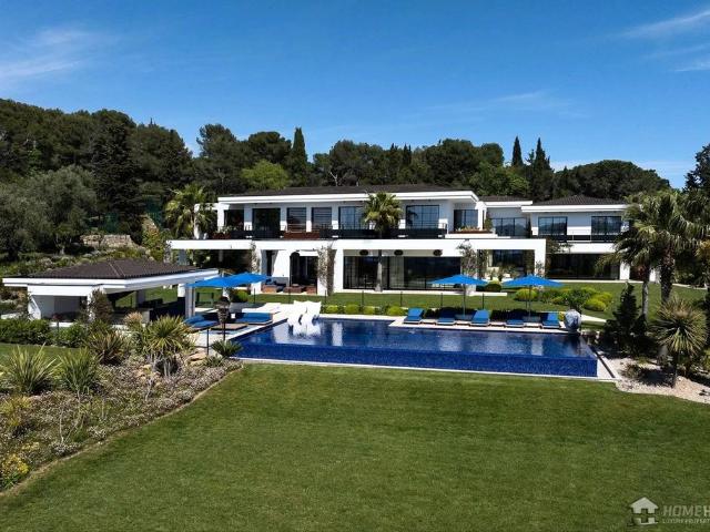 Villa de luxe de 10 pièces en vente Mougins, Provence Alpes Côte d'Azur