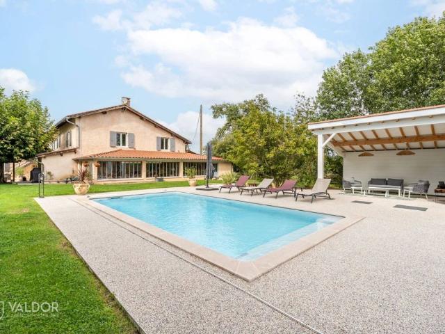 Villa de luxe de 12 pièces en vente Belleville sur Saône, France