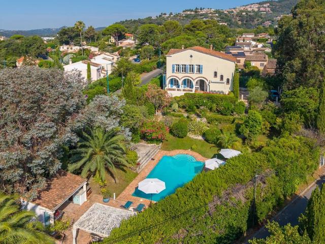 Villa de luxe de 12 pièces en vente Mandelieu, Provence Alpes Côte d'Azur