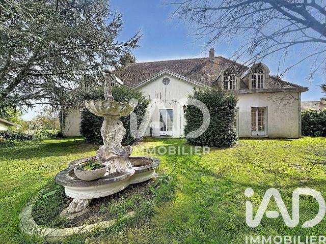 Villa de luxe de 12 pièces en vente Roissy en Brie, France