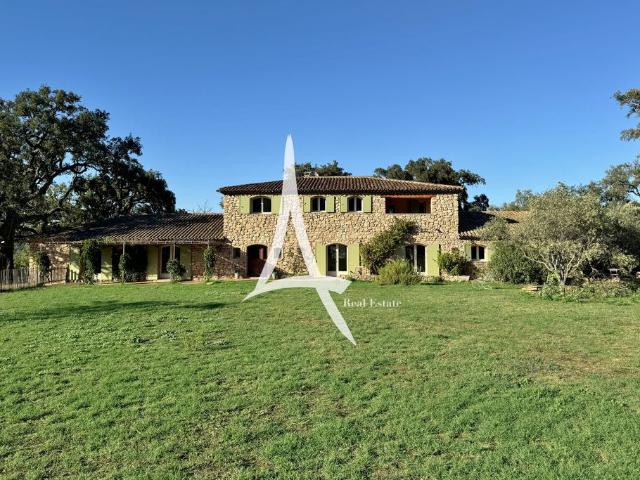 Villa de luxe de 12 pièces en vente Roquebrune sur Argens, France