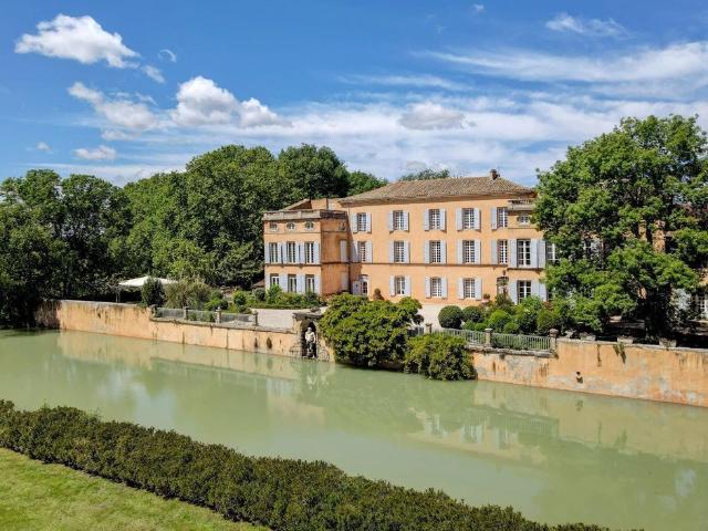 Villa de luxe de 27 pièces en vente Lambesc, Provence Alpes Côte d'Azur