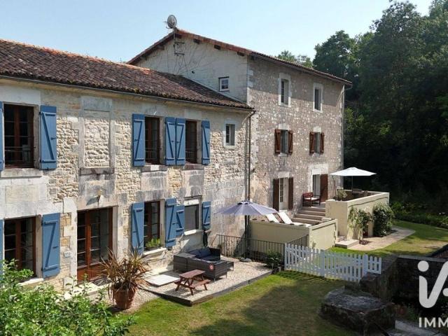 Villa de luxe de 20 pièces en vente Bourg Charente, Nouvelle Aquitaine