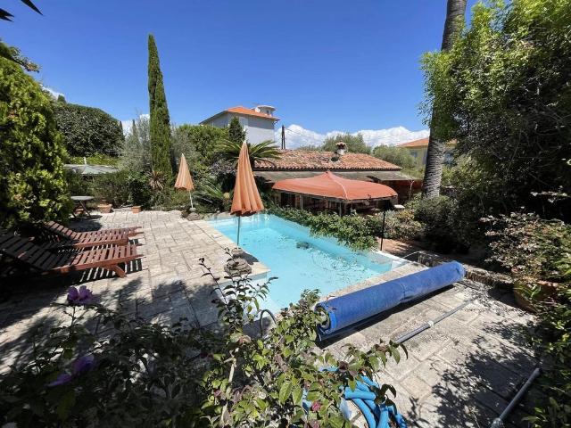 Villa de luxe de 2 chambres en vente Antibes, Provence Alpes Côte d'Azur