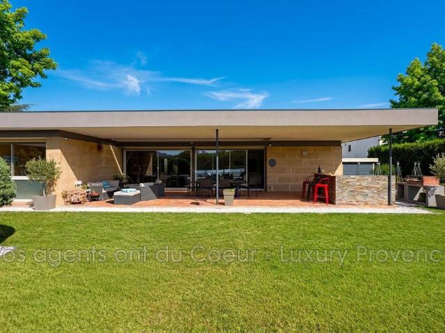 Villa de luxe de 4 pièces en vente Gardanne, Provence Alpes Côte d'Azur