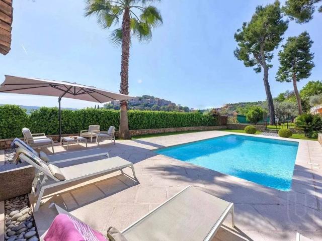 Villa de luxe de 4 pièces en vente Gattières, Provence Alpes Côte d'Azur