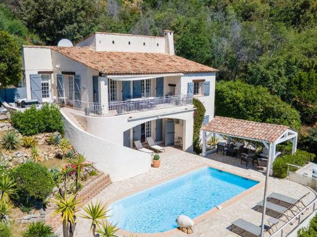 Villa de luxe de 5 pièces en vente Mandelieu, Provence Alpes Côte d'Azur