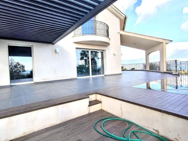 Villa de luxe de 5 pièces en vente Fréjus, France