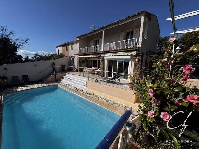 Villa de luxe de 5 pièces en vente Fréjus, Provence Alpes Côte d'Azur