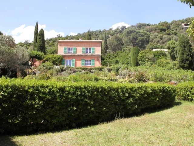 Villa de luxe de 5 pièces en vente Le Lavandou, Provence Alpes Côte d'Azur
