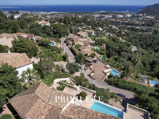 Villa de luxe de 6 pièces en vente Mandelieu, Provence Alpes Côte d'Azur