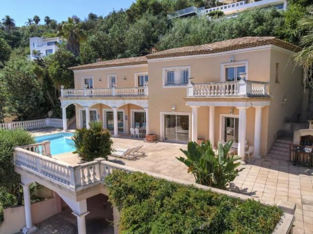 Villa de luxe de 6 pièces en vente Mandelieu, Provence Alpes Côte d'Azur