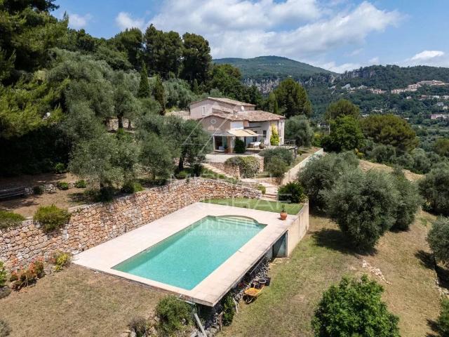 Villa de luxe de 6 pièces en vente Grasse, Provence Alpes Côte d'Azur