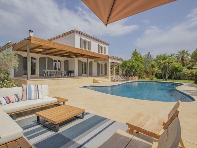 Villa de luxe de 6 pièces en vente Hyères, Provence Alpes Côte d'Azur