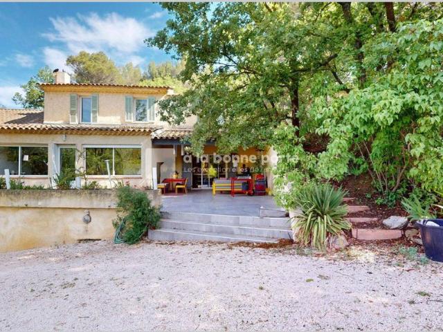 Villa de luxe de 6 pièces en vente Simiane Collongue, France