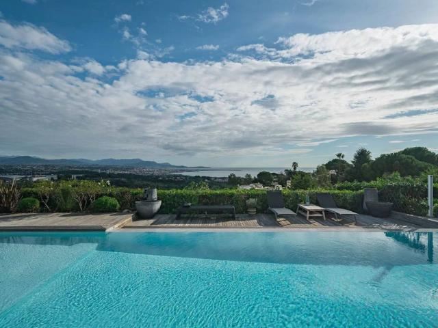 Villa de luxe de 6 pièces en vente Villeneuve Loubet, France