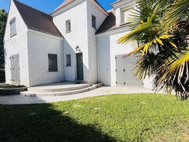 Villa de 7 pièces de luxe en location Serris, Île de France