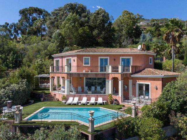Villa de luxe de 7 pièces en vente Mandelieu, Provence Alpes Côte d'Azur
