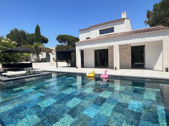 Villa de luxe de 7 pièces en vente Saint Raphaël, Provence Alpes Côte d'Azur