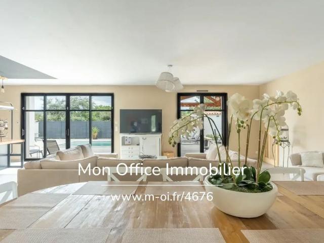 Villa de luxe de 7 pièces en vente Saint Saturnin lès Apt, France