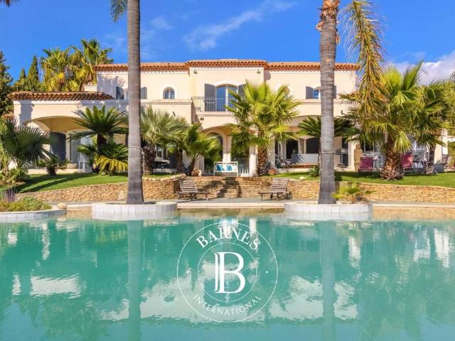 Villa de luxe de 7 pièces en vente Sanary sur Mer, Provence Alpes Côte d'Azur