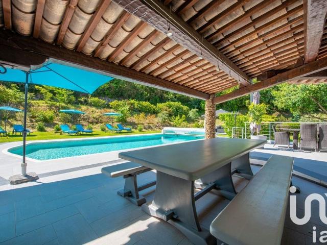 Villa de luxe de 8 pièces en vente Cogolin, Provence Alpes Côte d'Azur