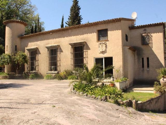 Villa de luxe de 8 pièces en vente Grasse, Provence Alpes Côte d'Azur