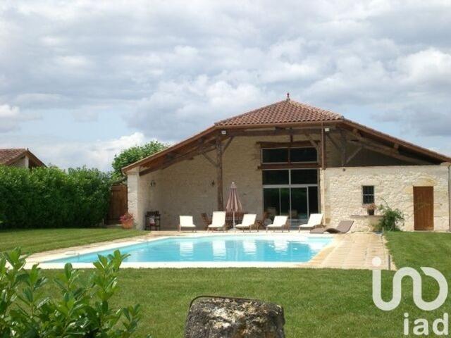 Villa de luxe de 8 pièces en vente Saint Georges de Montclard, France