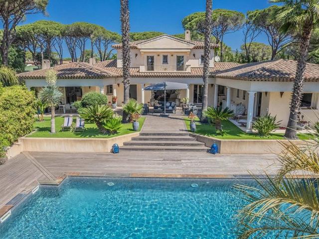 Villa de luxe de 8 pièces en vente Saint Raphaël, Provence Alpes Côte d'Azur