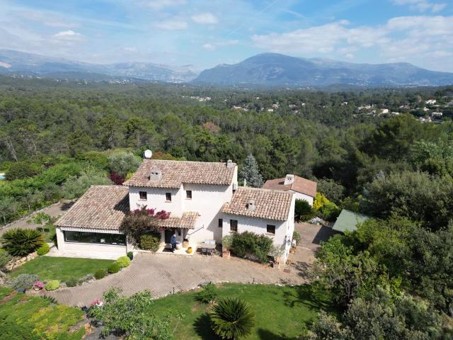 Villa de luxe de 8 pièces en vente Valbonne, Provence Alpes Côte d'Azur